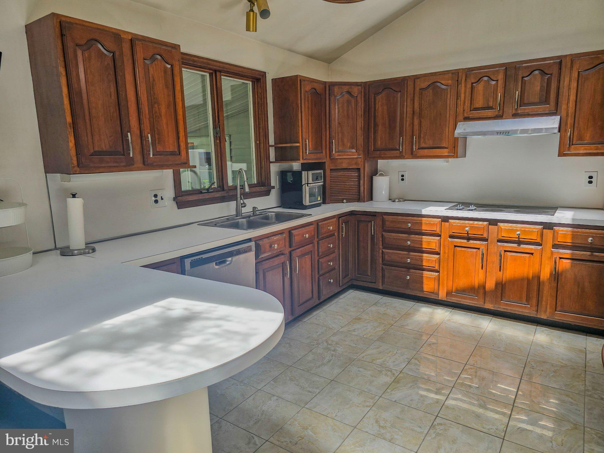 33 Delwood Road Cherry Hill, NJ 08002 - Photo 9 of 27 Bright and inviting kitchen space.