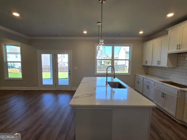 a view of empty room with window