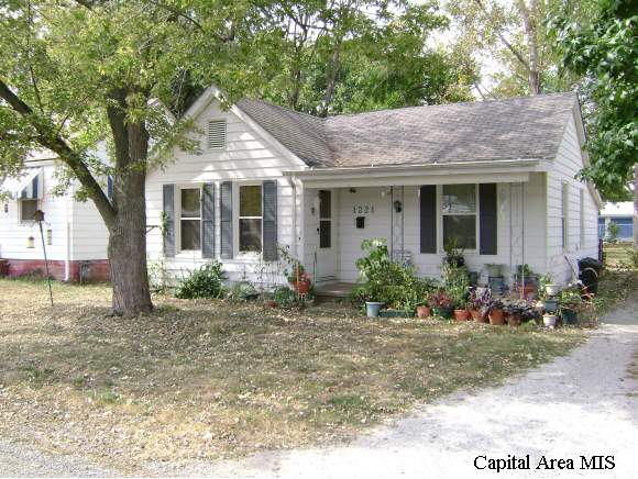 1221 North Bengel Street Springfield, IL 62702 - Photo 1 of 3