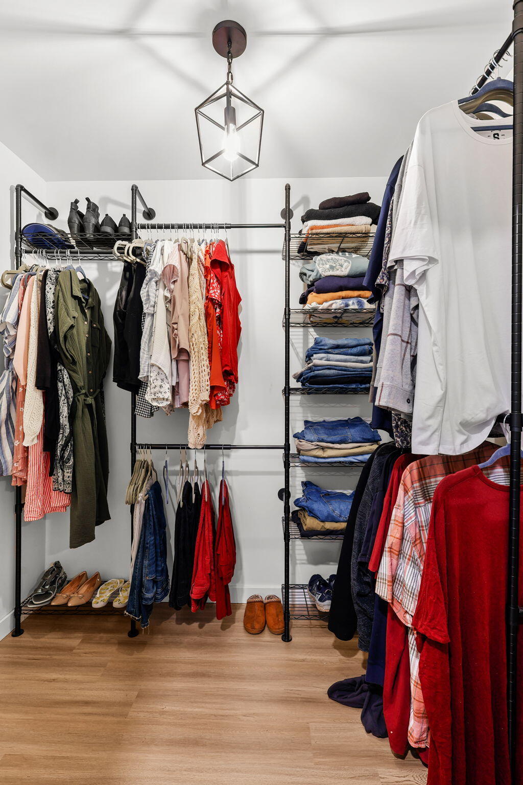 7128 Happy Valley Road Anderson, CA 96007 - Photo 28 of 48 Master Walk-in Closet
