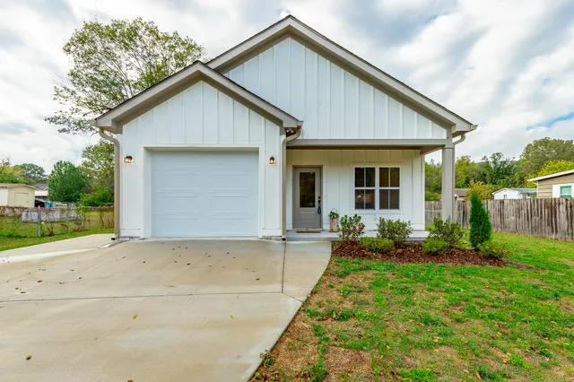 $2,100 | 125 Centro Street, Chattanooga, TN 37419