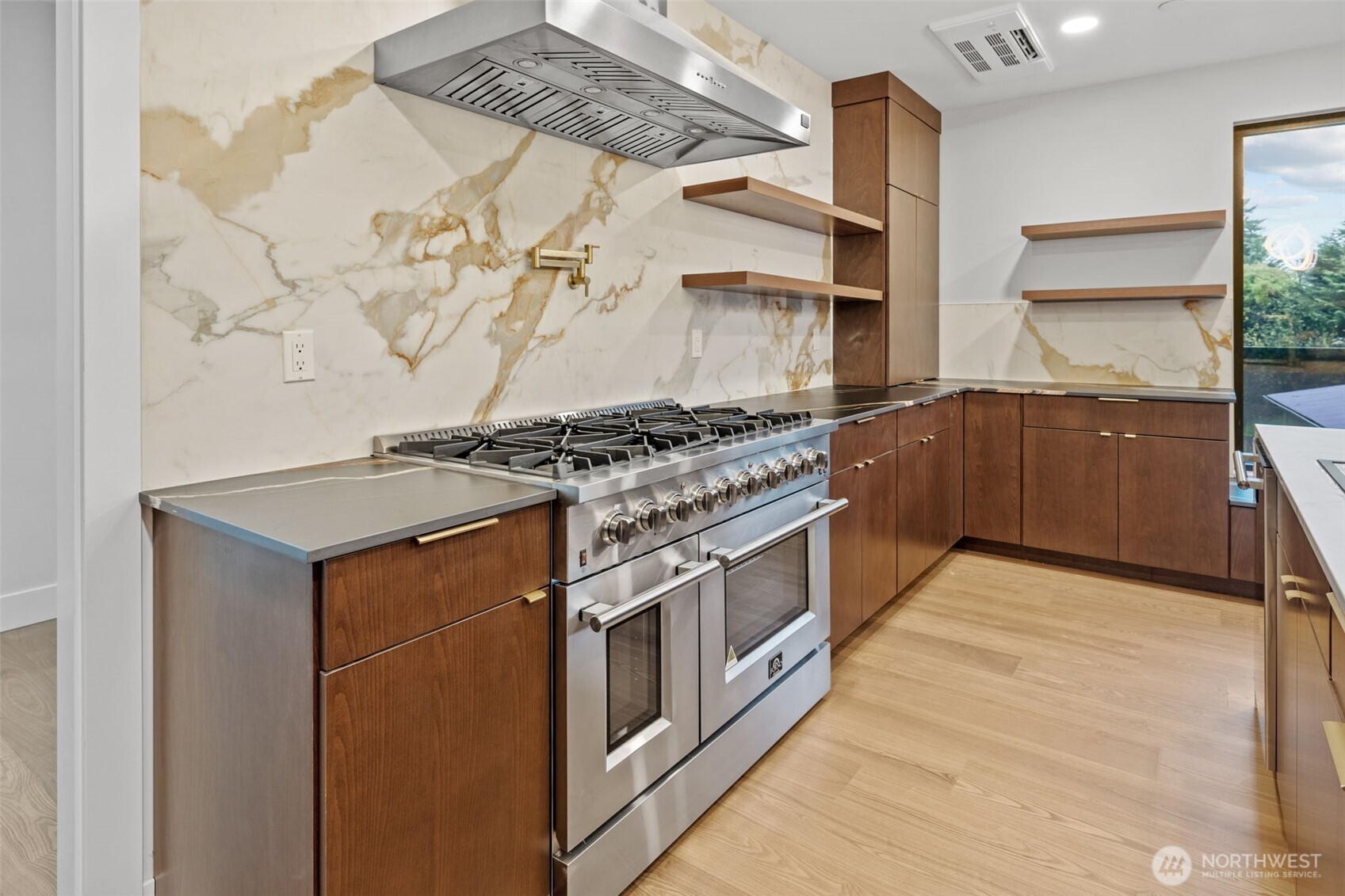 7905 240th Street Southwest Edmonds, WA 98026 - Photo 9 of 34