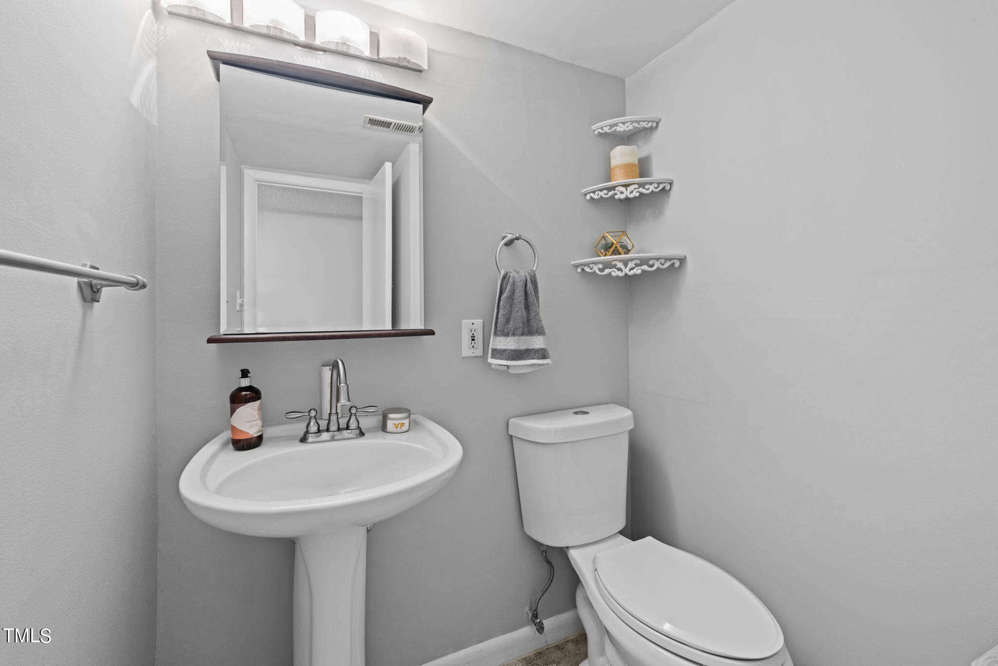 709 Godwin Court Raleigh, NC 27606 - Photo 13 of 31 19-web-or-mls-5Z8A9962