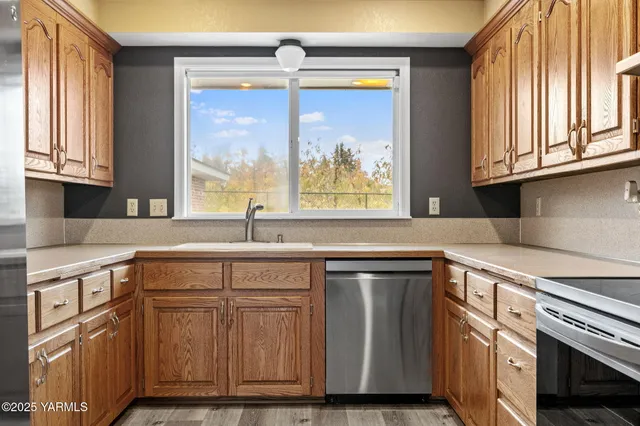 $549,900 | 7507 Scenic Drive, Yakima, WA 98908