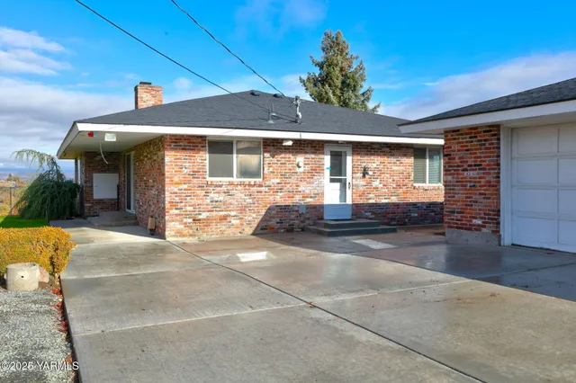 $549,900 | 7507 Scenic Drive, Yakima, WA 98908
