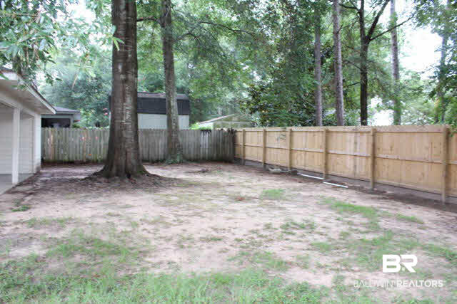 118 Montclair Loop Daphne, AL 36526 - Photo 15 of 20 Back yard