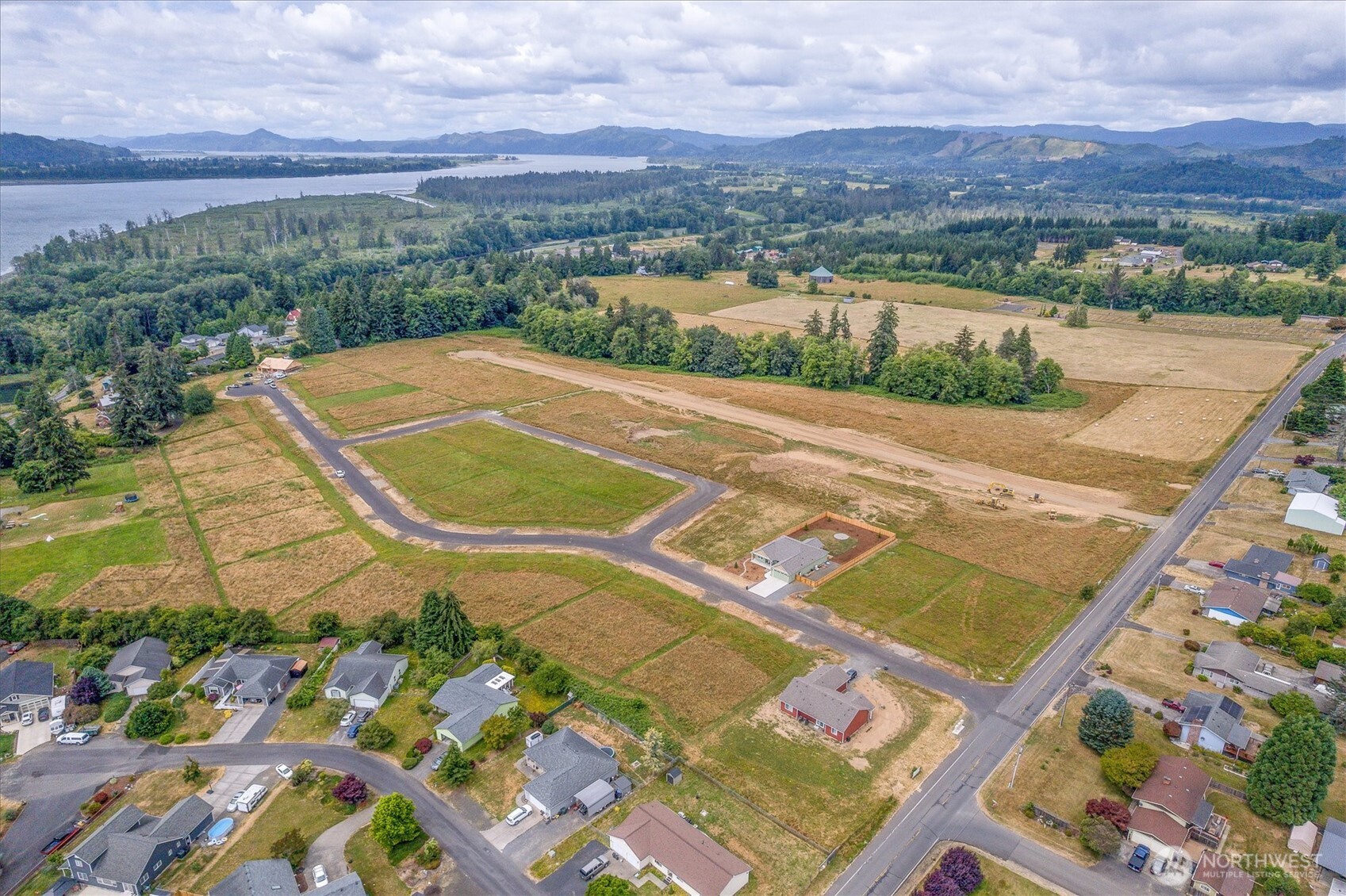 19 Anchor Way, Unit LOT 8 Cathlamet, WA 98612 - Photo 8 of 17 an aerial view of a tennis court