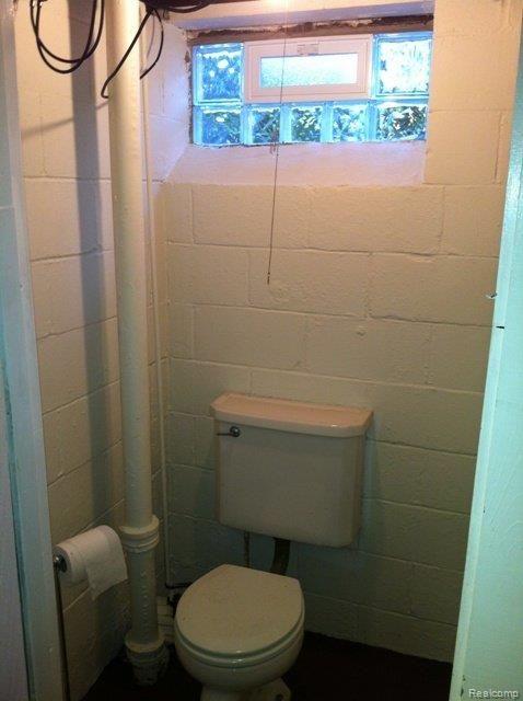 94 Riverside Drive Mount Clemens, MI 48043 - Photo 21 of 26 Basement half bath.