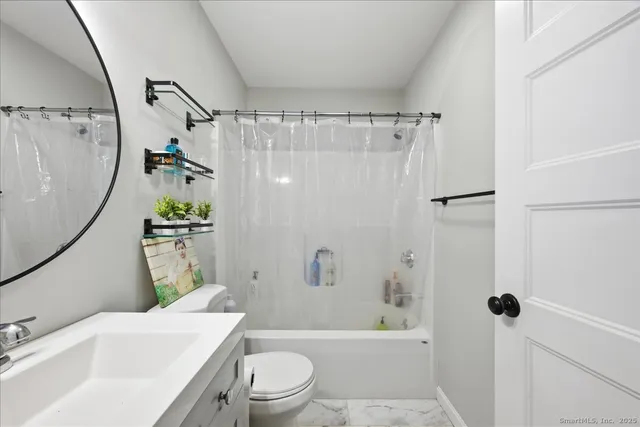 $489,900 | 1084 East Lake Road, Montville, CT 06370