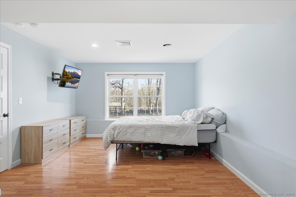 1084 East Lake Road Montville, CT 06370 - Photo 29 of 39