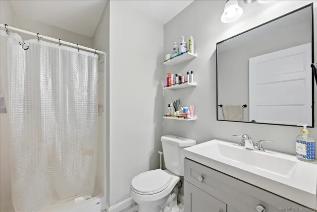 $489,900 | 1084 East Lake Road, Montville, CT 06370