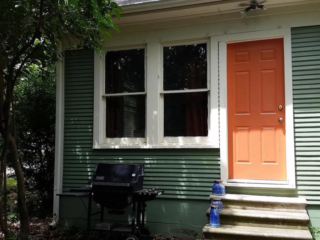 304 Fulton Street, Unit B Denton, TX 76201 - Photo 2 of 10 Doorway to property