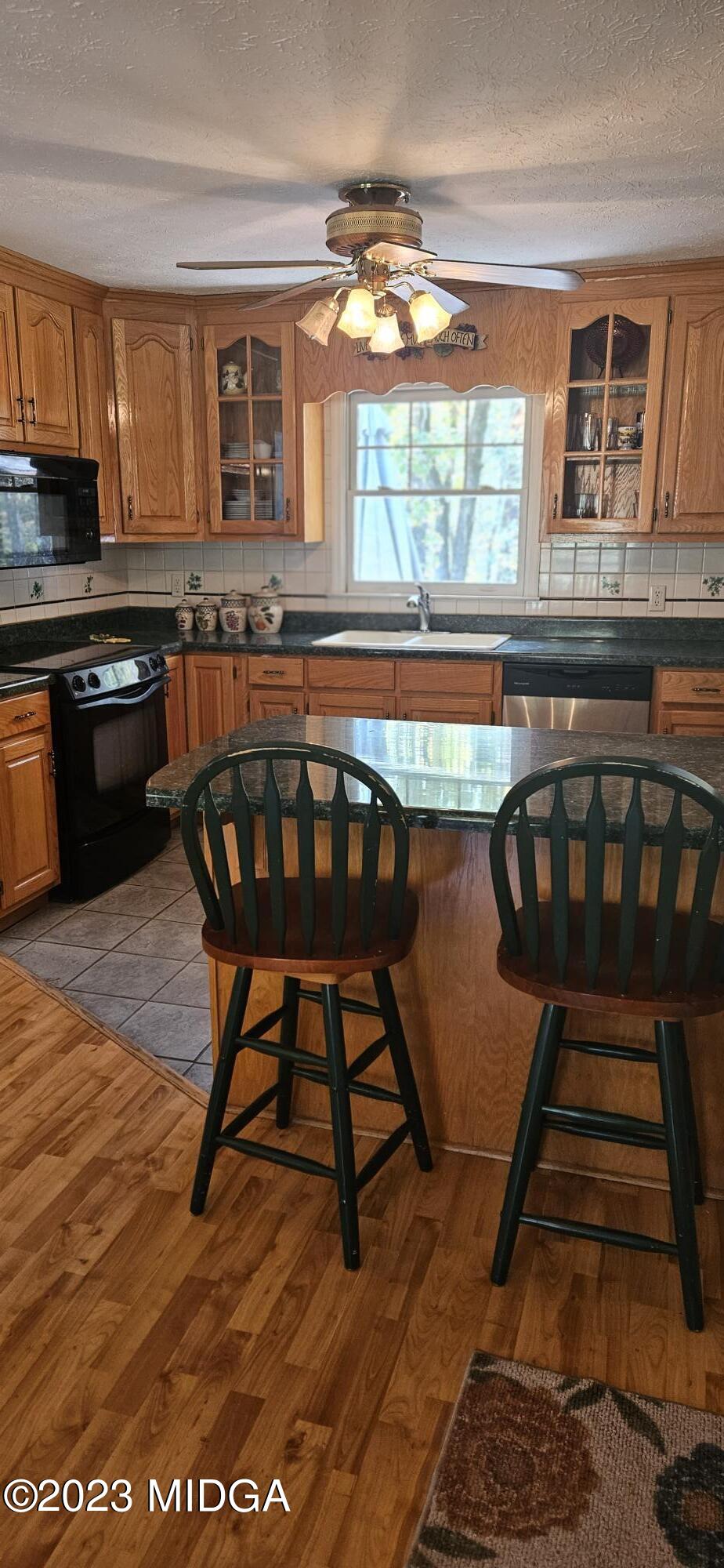 196 Candler Road Gray, GA 31032 - Photo 6 of 16 a dining room with furniture and window