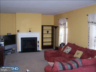 401 Hatteras Road Coatesville, PA 19320 - Photo 3 of 6 Family Room