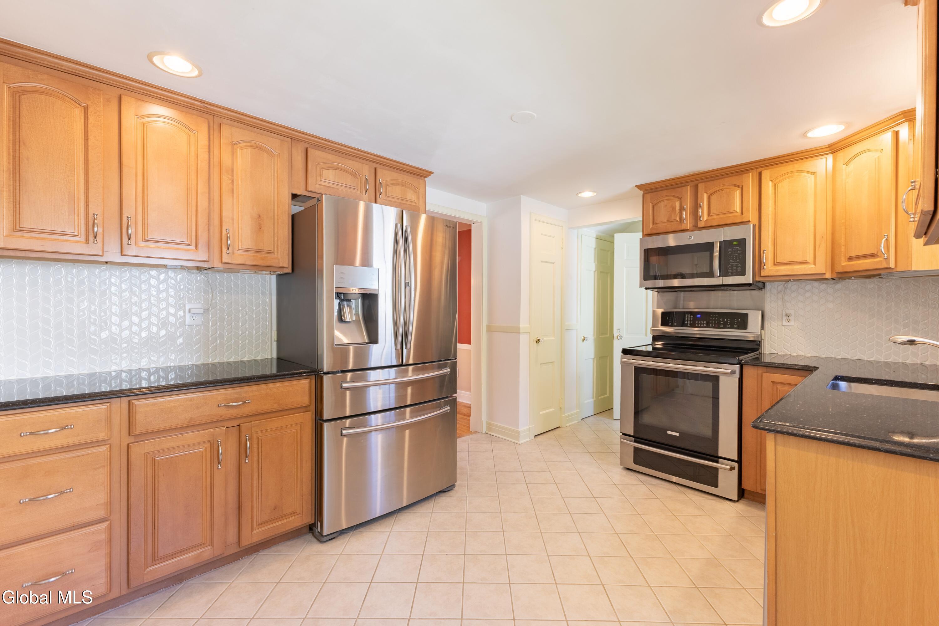 28 Douglas Road Bethlehem, NY 12054 - Photo 9 of 40 28 Douglas Rd Kitchen 2
