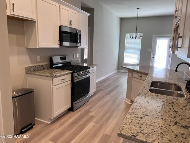 $2,000 | 304 Tall Meadows Lane, Lafayette, LA 70506