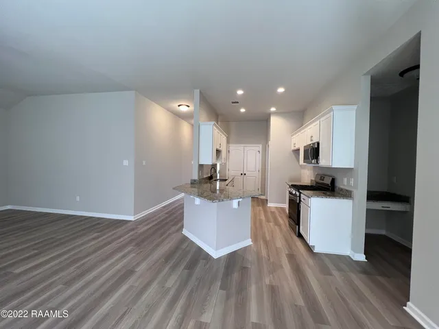 $2,000 | 304 Tall Meadows Lane, Lafayette, LA 70506