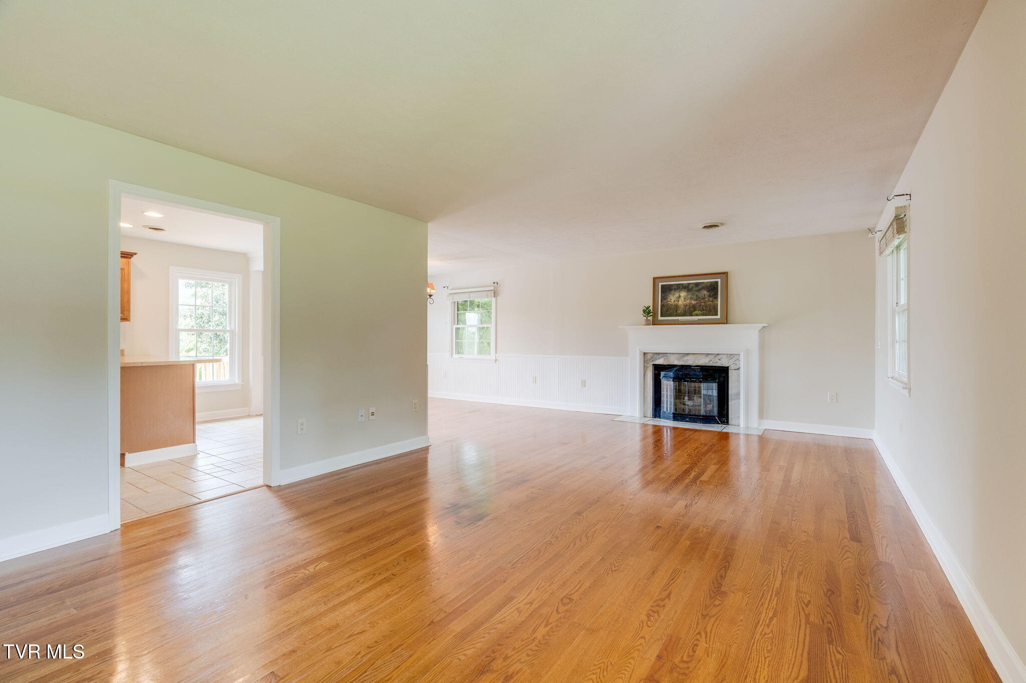 2125 Bonaire Road Kingsport, TN 37660 - Photo 9 of 49 006b-Living