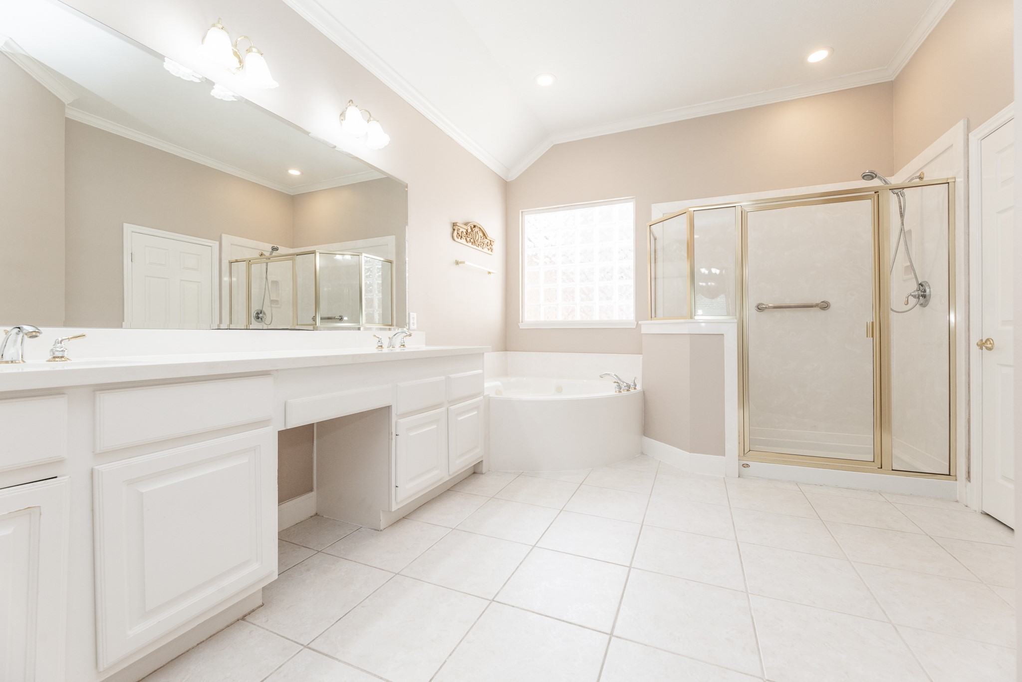 1222 Brinson Court Spring, TX 77379 - Photo 24 of 35 a bathroom with a sink a mirror and a bathtub