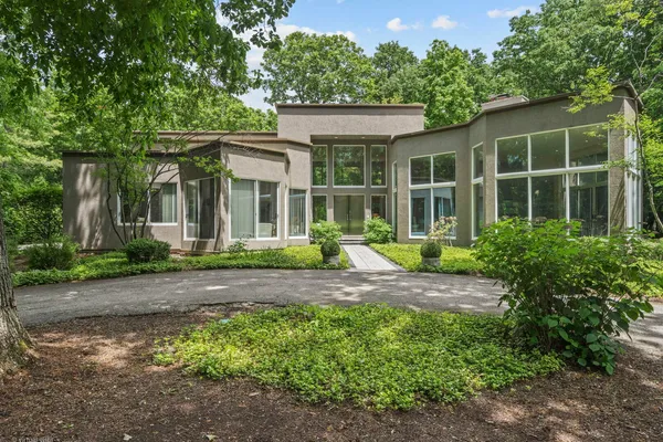 $1,295,000 | 2 Dunsinane Lane, Bannockburn, IL 60015