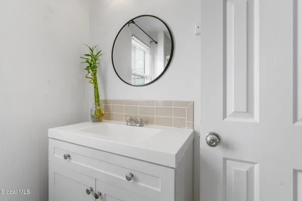 $330,000 | 420 Highway 146, Guilderland, NY 12009