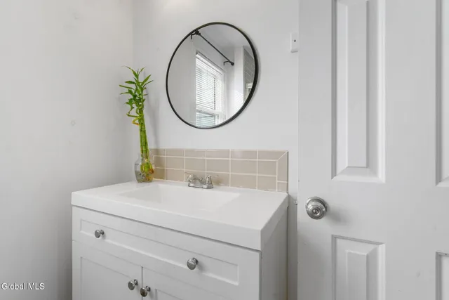 $343,000 | 420 Highway 146, Guilderland, NY 12009