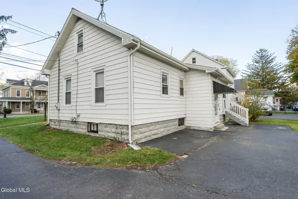 $330,000 | 420 Highway 146, Guilderland, NY 12009