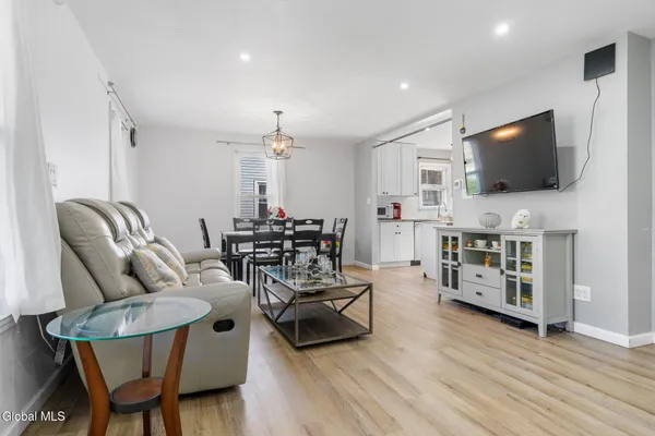 $330,000 | 420 Highway 146, Guilderland, NY 12009