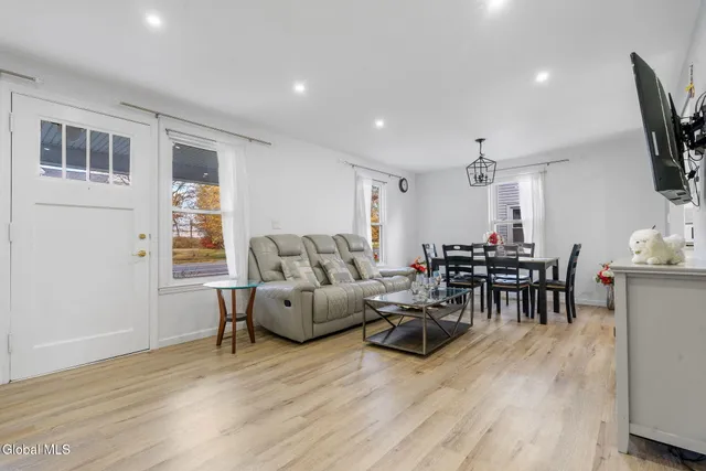 $343,000 | 420 Highway 146, Guilderland, NY 12009