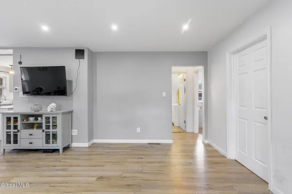 $330,000 | 420 Highway 146, Guilderland, NY 12009