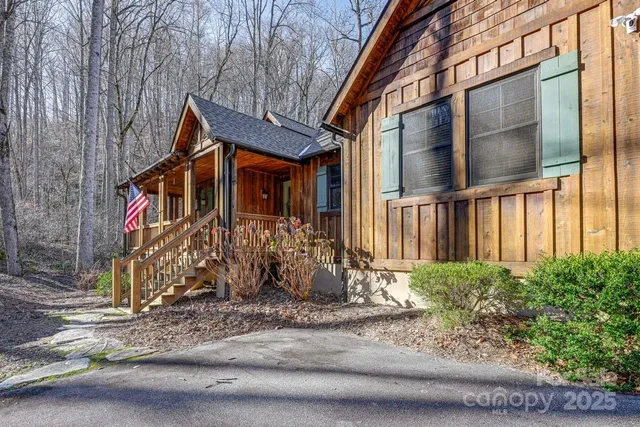 $525,000 | 220 Boulder Crk Lane, Tuckasegee, NC 28783