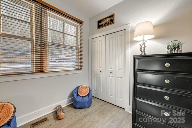 $525,000 | 220 Boulder Crk Lane, Tuckasegee, NC 28783