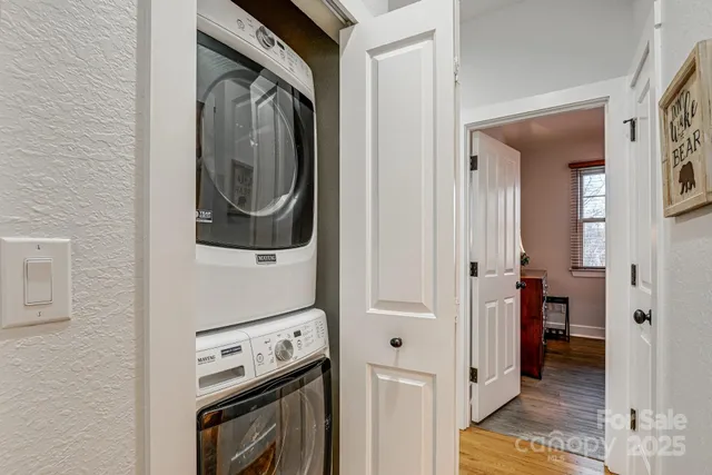 $525,000 | 220 Boulder Crk Lane, Tuckasegee, NC 28783