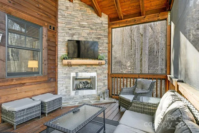 $525,000 | 220 Boulder Crk Lane, Tuckasegee, NC 28783