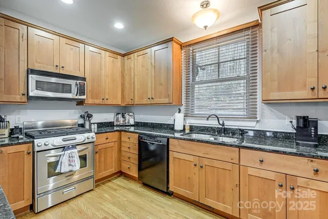 $525,000 | 220 Boulder Crk Lane, Tuckasegee, NC 28783