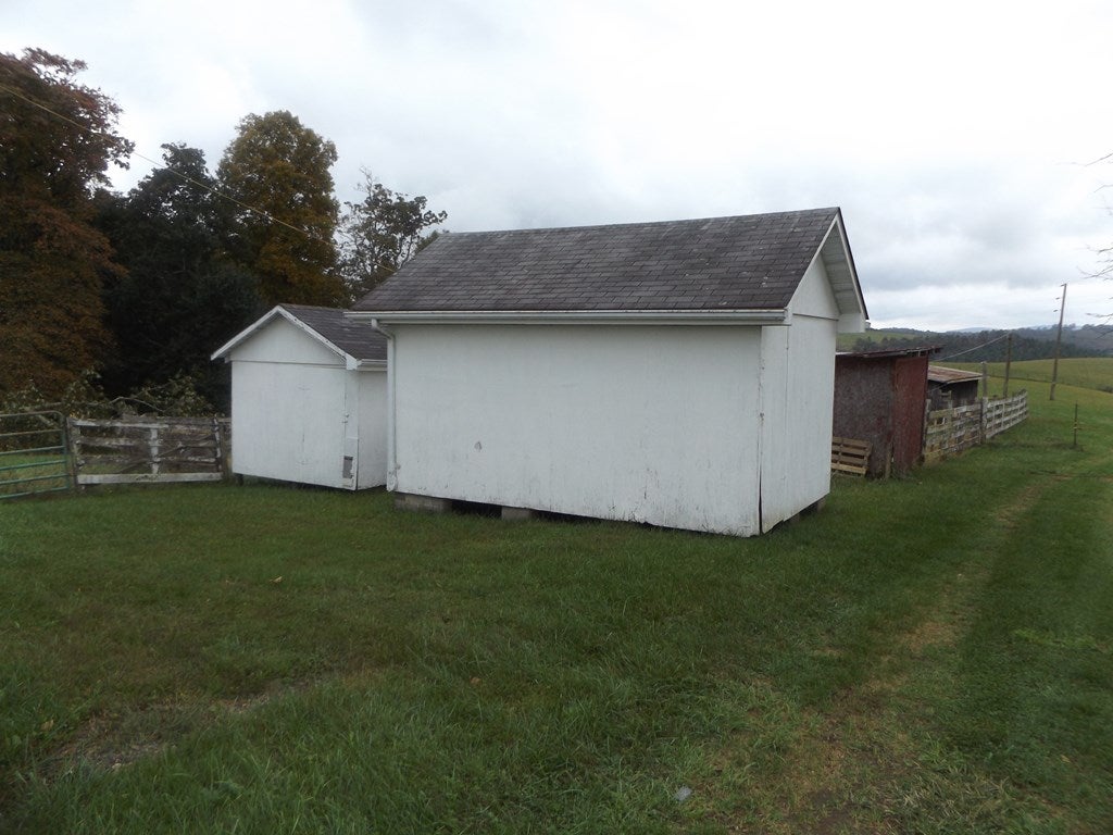 994 Kinzer Road Hillsville, VA 24343 - Photo 43 of 48 Gallery Image 43
