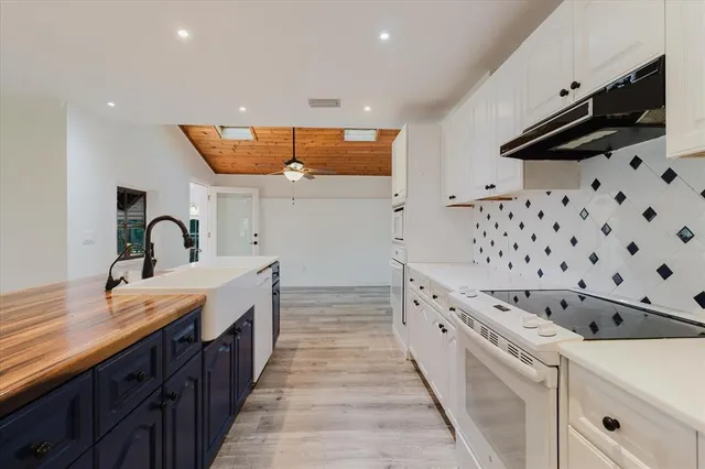 $1,599,000 | 5455 Lake Le Clare Road, Lutz, FL 33558