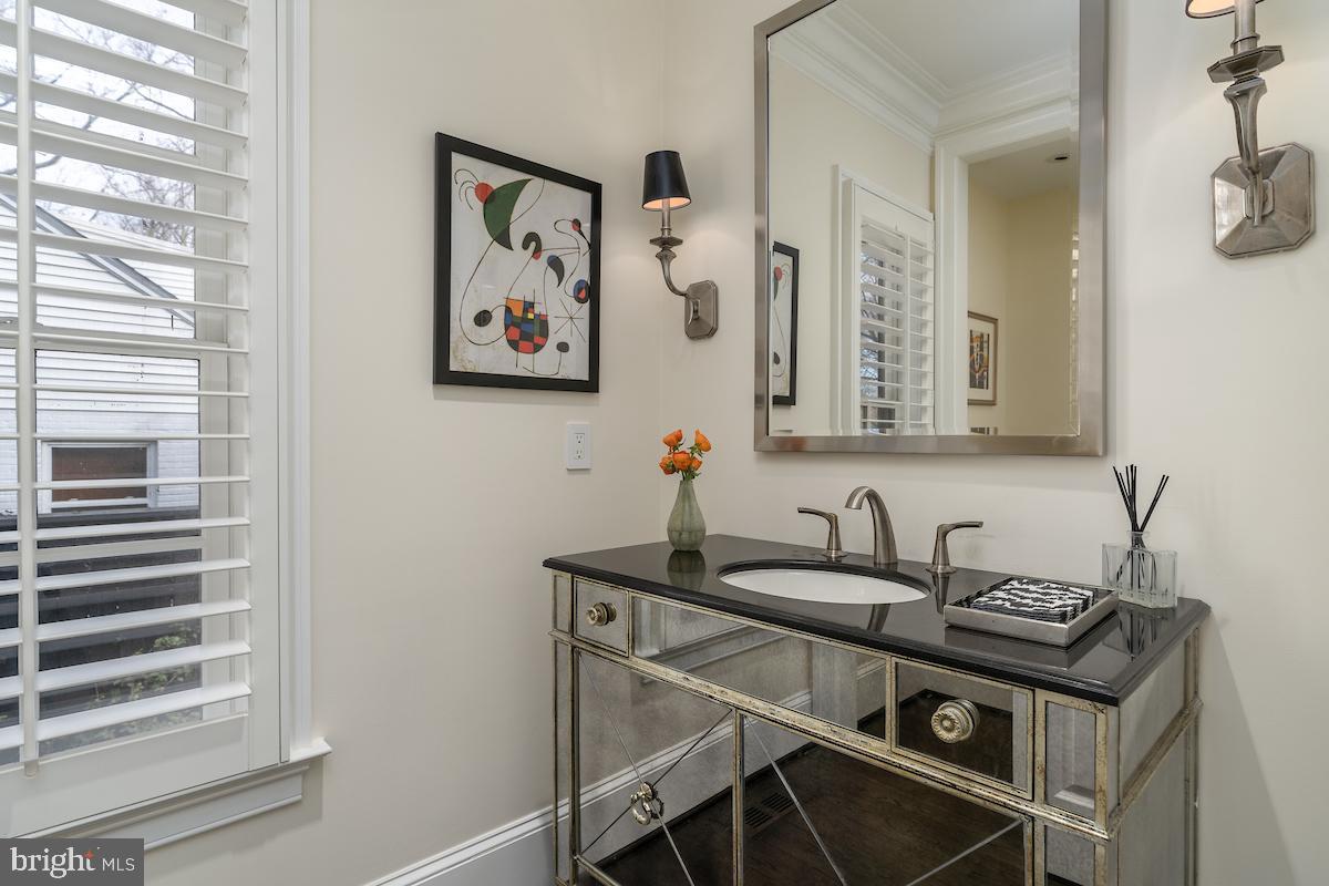 7803 Radnor Road Bethesda, MD 20817 - Photo 18 of 51 Powder Room