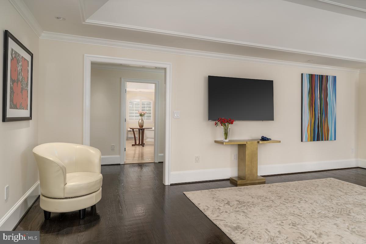 7803 Radnor Road Bethesda, MD 20817 - Photo 20 of 51 Primary suite details