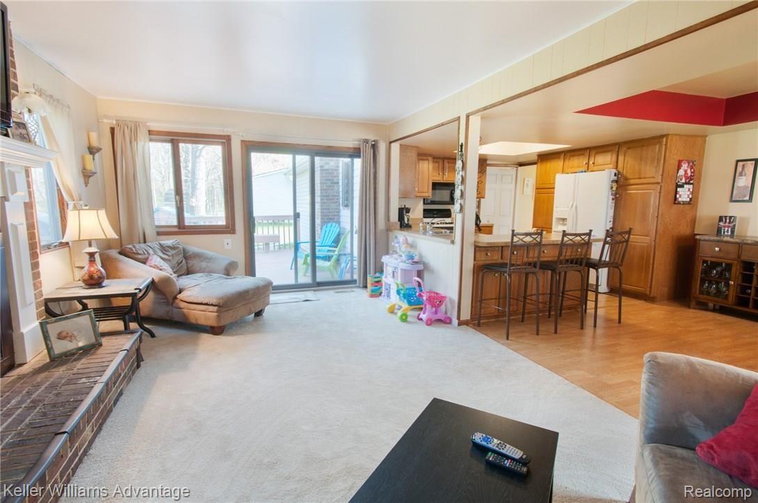 14466 Riverside Drive Livonia, MI 48154 - Photo 10 of 44 Riverside_14466_Family_04.jpg