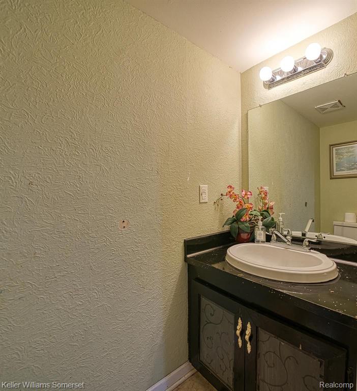 24035 Greenhill Road Warren, MI 48091 - Photo 10 of 26