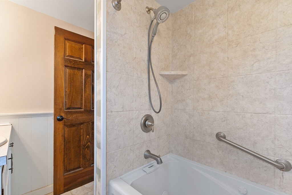 64 Chestnut Street Lunenburg, MA 01462 - Photo 23 of 42