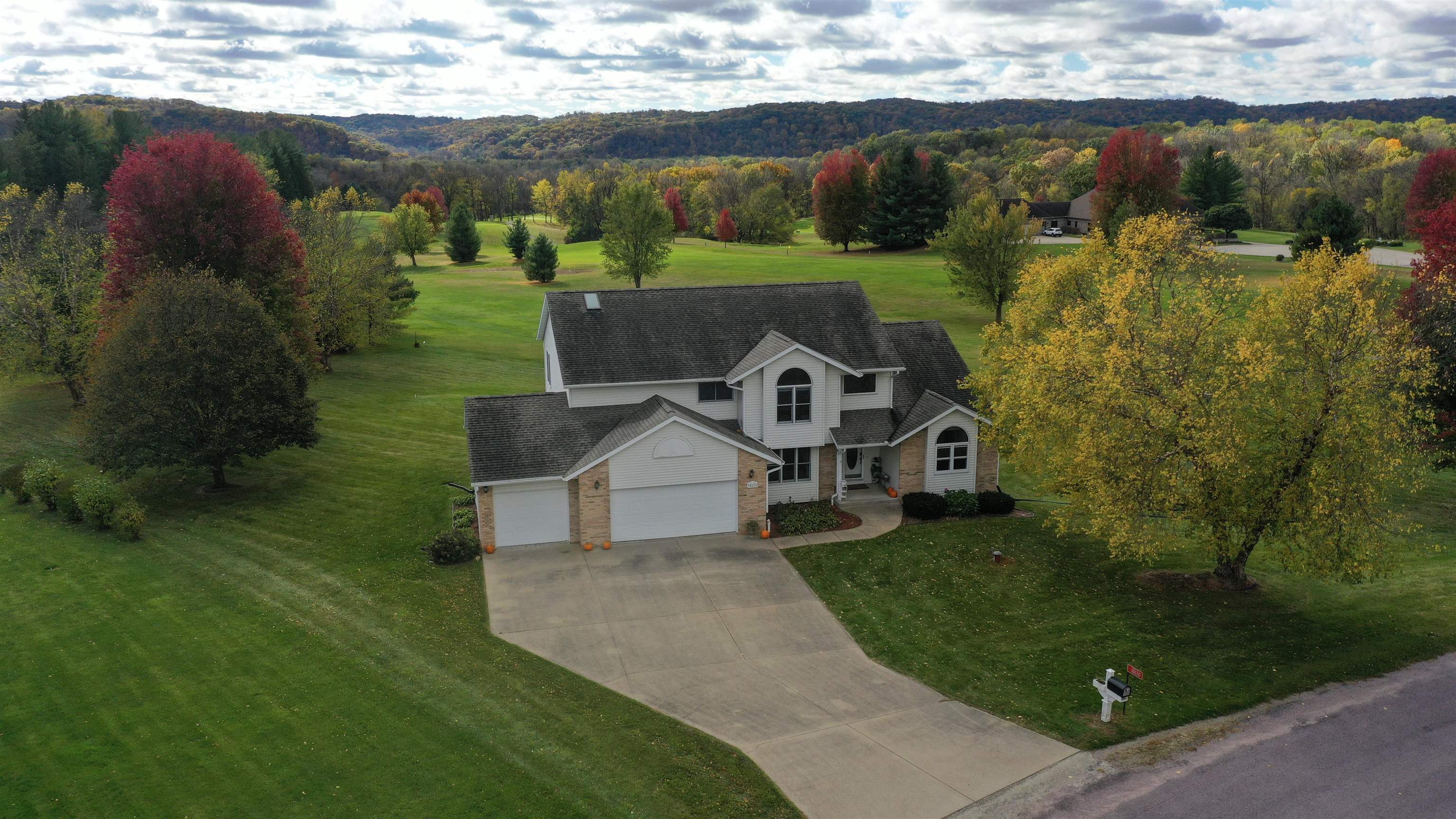 38630 Golf View Drive Prairie du Chien, WI 53821 - Photo 1 of 84