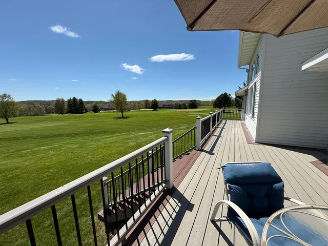 $475,000 | 38630 Golf View Drive, Prairie du Chien, WI 53821