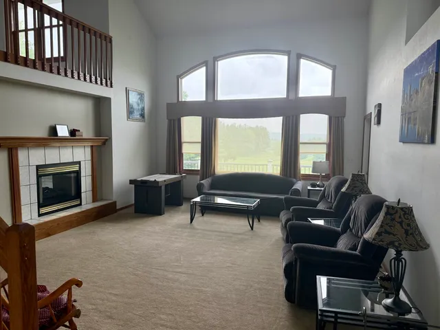 $475,000 | 38630 Golf View Drive, Prairie du Chien, WI 53821