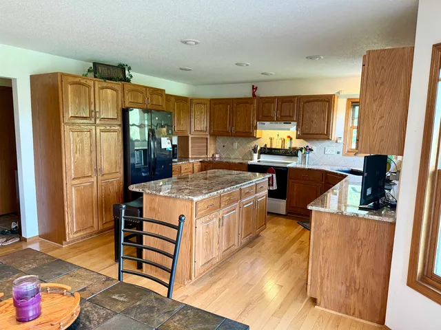 $475,000 | 38630 Golf View Drive, Prairie du Chien, WI 53821