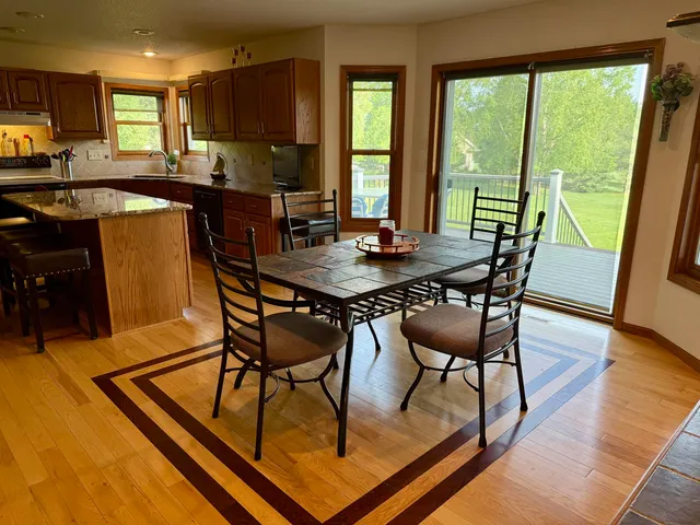 $475,000 | 38630 Golf View Drive, Prairie du Chien, WI 53821