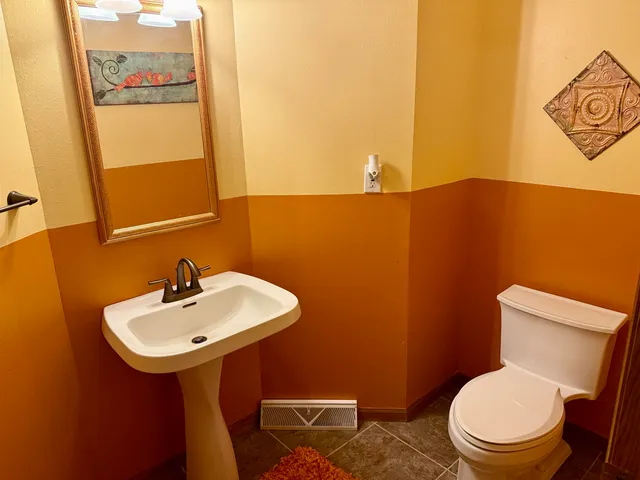 $475,000 | 38630 Golf View Drive, Prairie du Chien, WI 53821