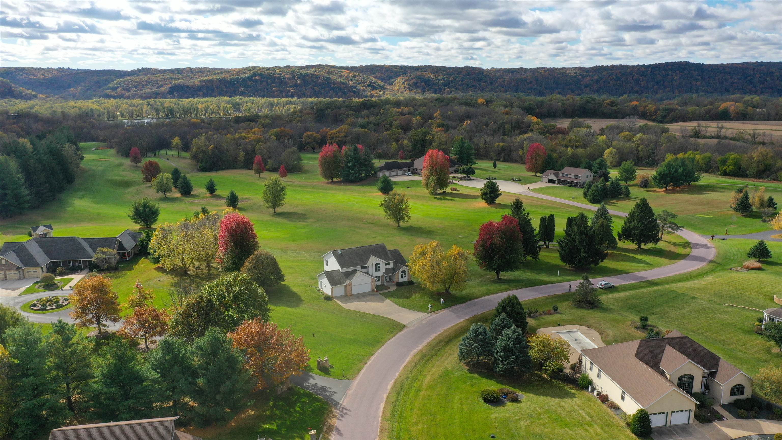38630 Golf View Drive Prairie du Chien, WI 53821 - Photo 4 of 84