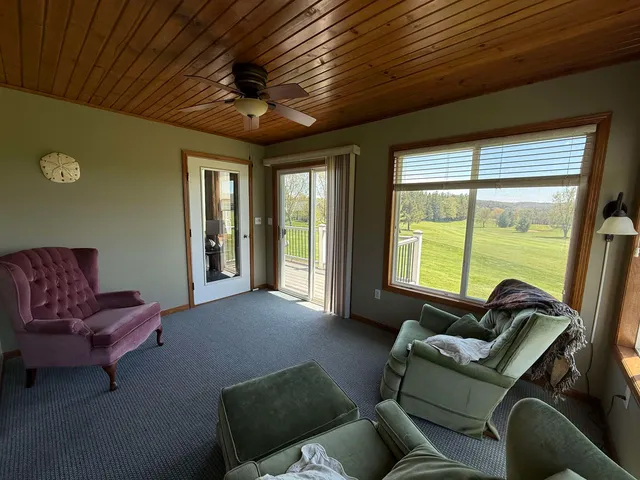 $475,000 | 38630 Golf View Drive, Prairie du Chien, WI 53821